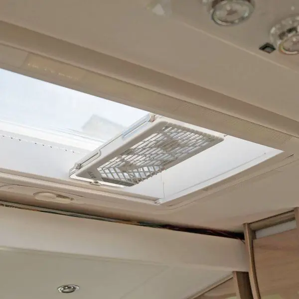 Přídavný střešní ventilátor Titan TTC-SC21/V4+ - Doprodej